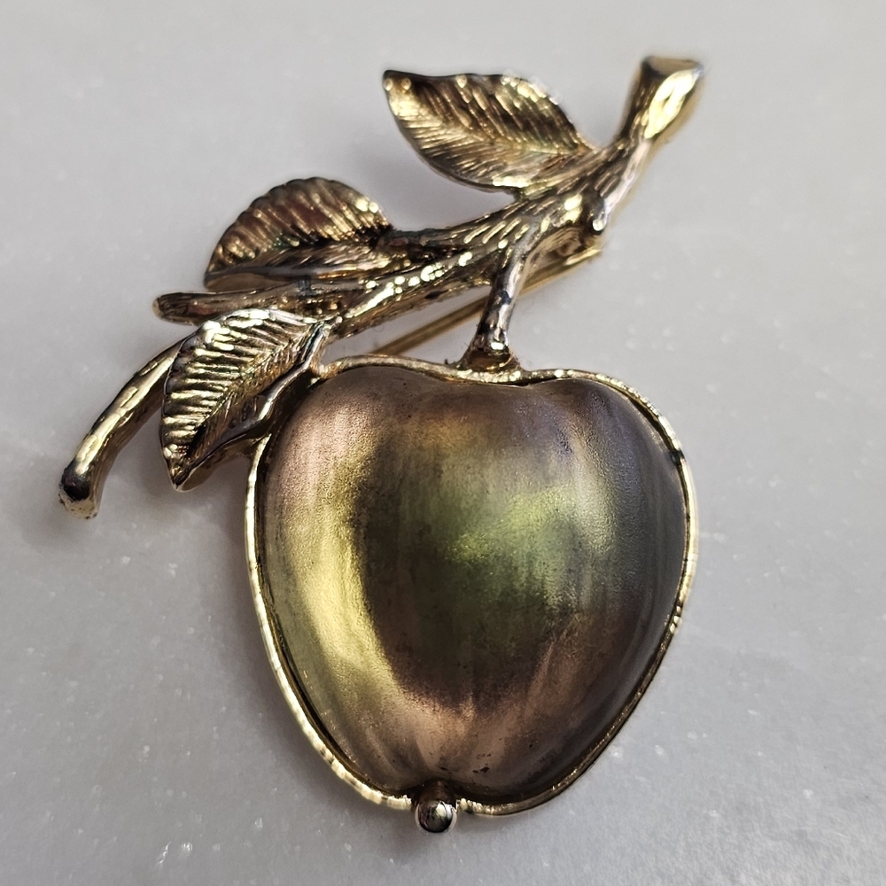 Sarah Coventry Goldtone Apple Brooch